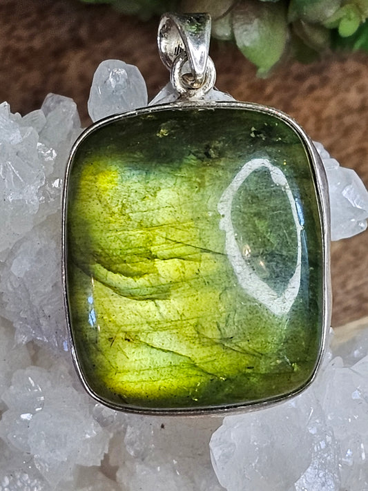 Foiled Green Labradorite Pendant